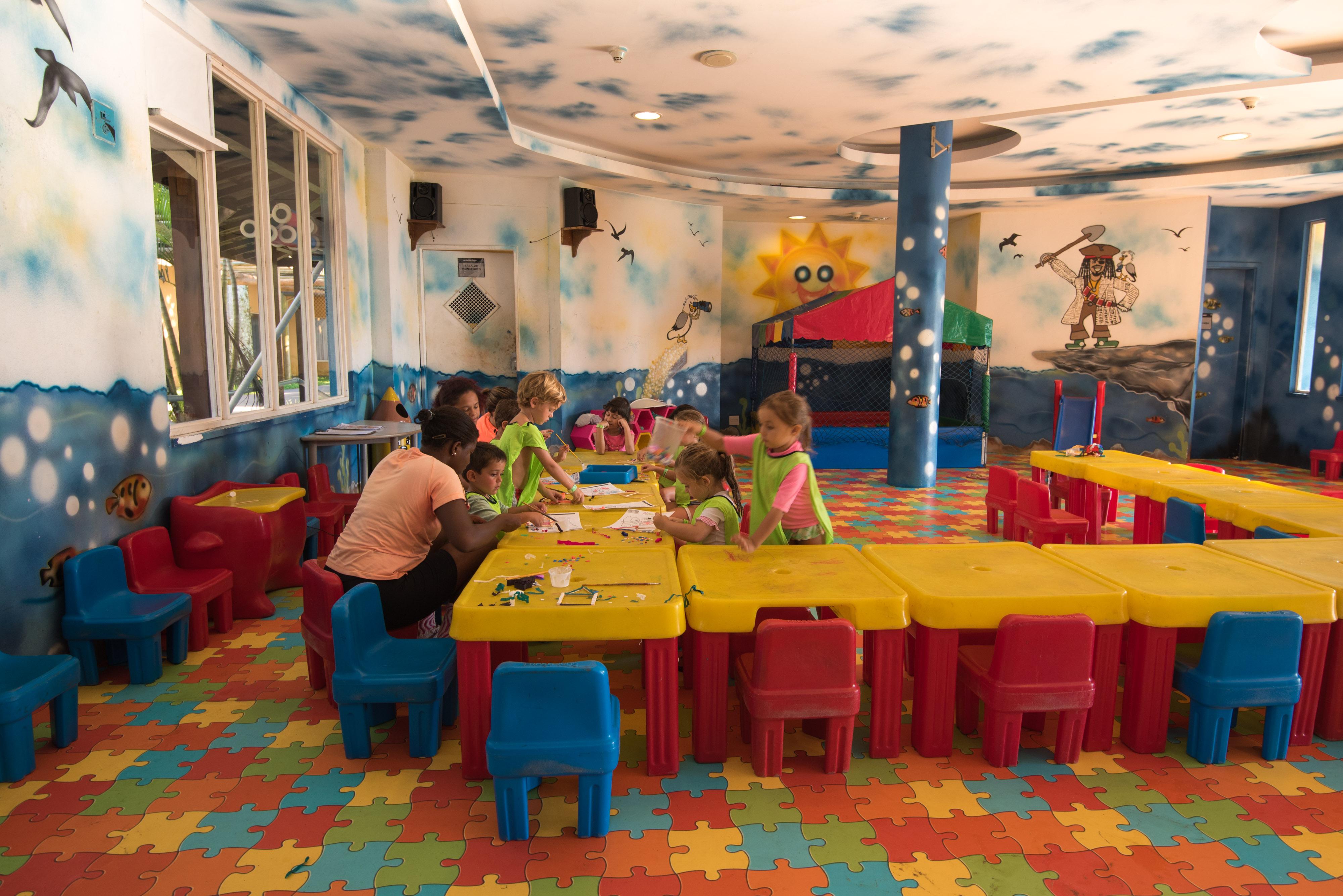 Vila Gale Eco Resort Angra 앙그라 두스 헤이스 외부 사진 The children's club at the hotel